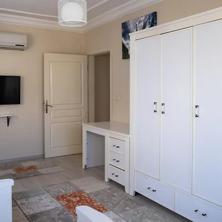 Sun-Drenched And Bright House With Backyard In Marmaris Apartman *