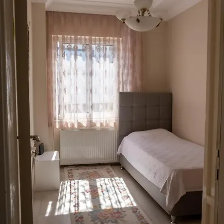 Sun-Drenched And Bright House With Backyard In Marmaris مرمريس