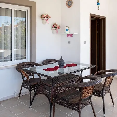 Sun-Drenched And Bright House With Backyard In Marmaris مرمريس